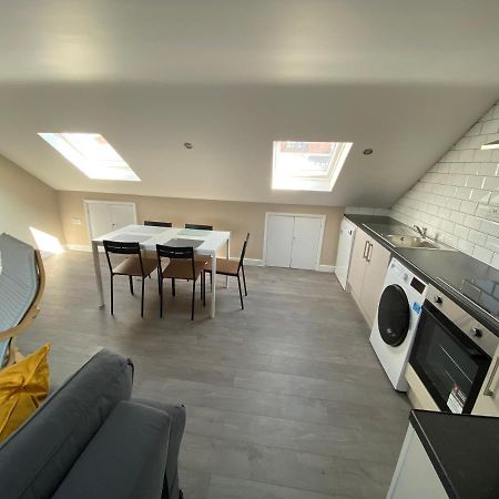 Stunning 1 Bedroom Flat In Wood Green 런던 외부 사진