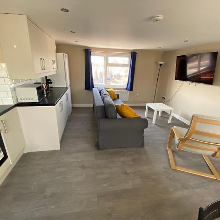 Stunning 1 Bedroom Flat In Wood Green 런던 외부 사진