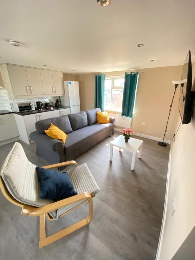 Stunning 1 Bedroom Flat In Wood Green 런던 외부 사진